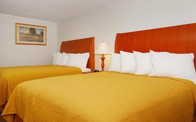 Quality Inn & Suites Bakersfield
