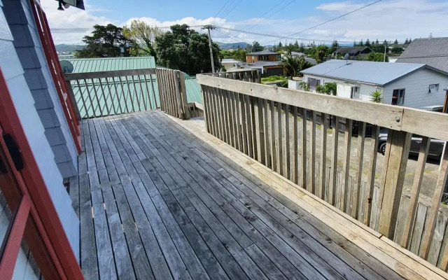 Pohutukawa Lodge by Orewa Beach