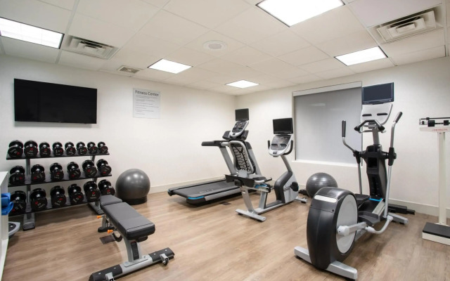 Holiday Inn Express & Suites Phoenix - Glendale Sports Dist by IHG