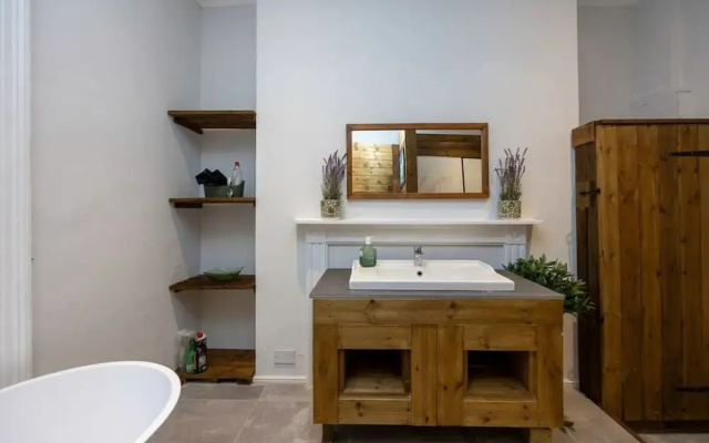 Host Stay Grafton Rustic