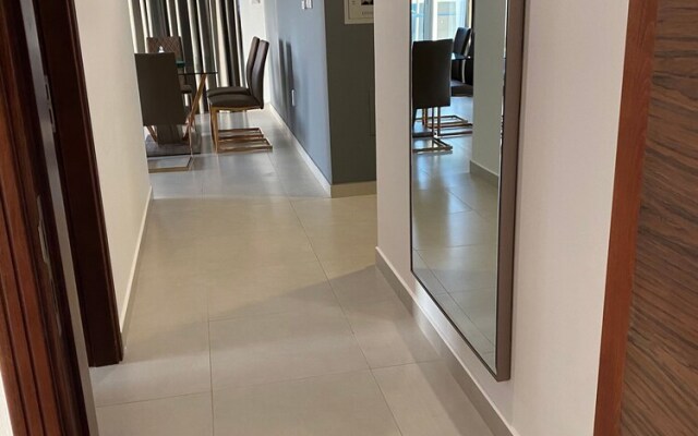 La mer Specious Apartment