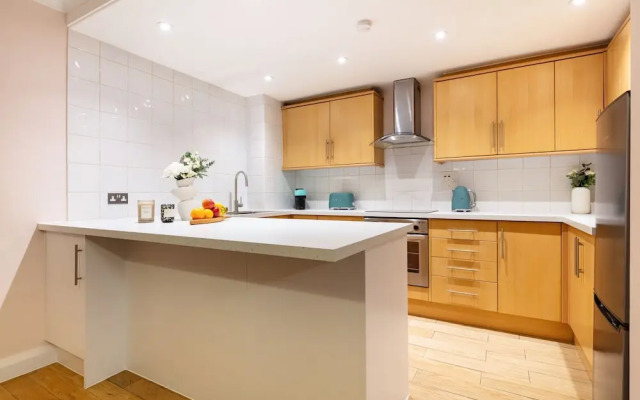 Spacious 2BR House by Madame Tussauds