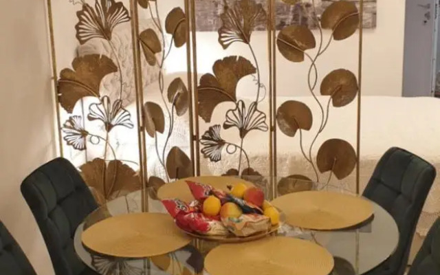 Golden Studio - private parking