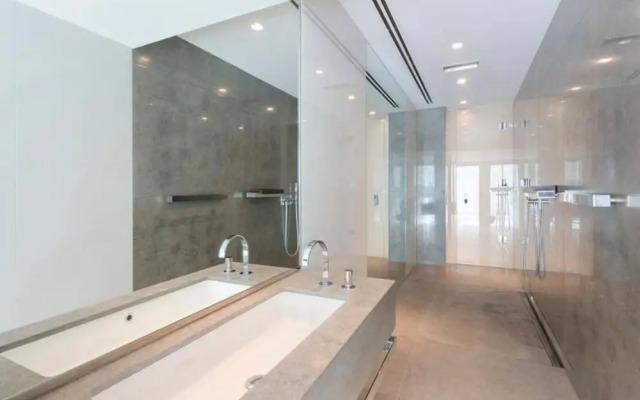 Stunning 4-bed Duplex Penthouse in London