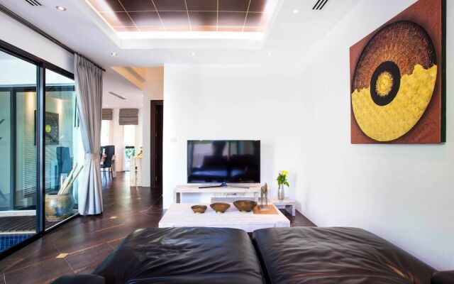 Luxury Pool Villa Kamala