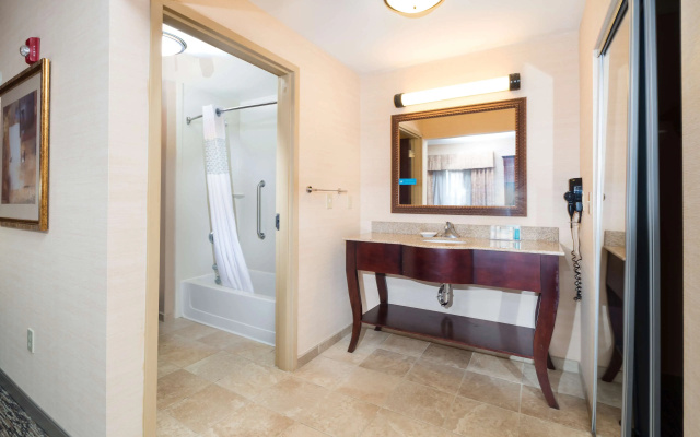 Hampton Inn & Suites Greensburg