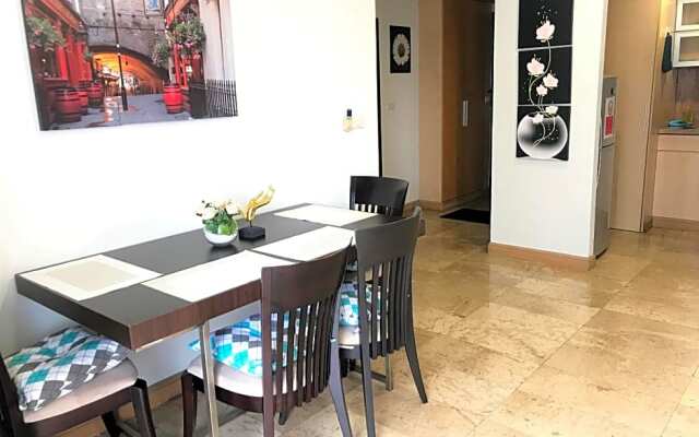 Twin Peaks Sukhumvit Suites