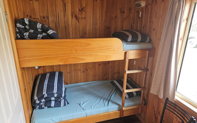 Snug Beach Cabin And Caravan Park – Guest Rooms – West Hobart