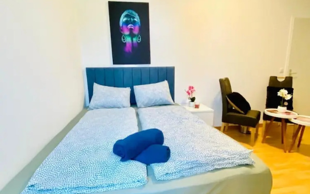 Stylish Shared 3-Bedroom Stay Near City