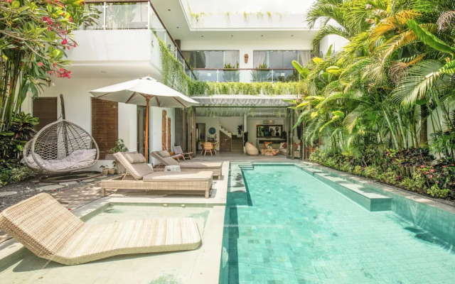 Luxury 4BR Haven, Steps to Canggu's Beach Elegance