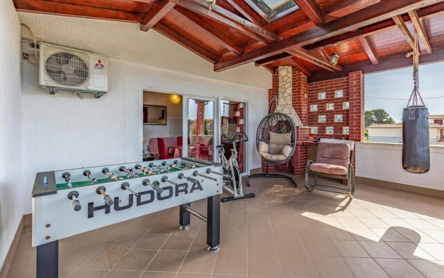 Amazing Home in Pomer With Wifi and 6 Bedrooms