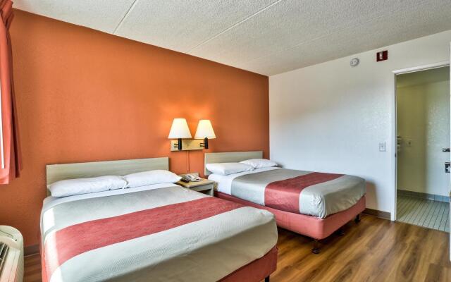 Motel 6 Flagstaff East - Lucky Lane