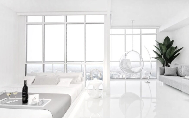 Penthouse 7: Smart Luxury Tower w Panoramic View