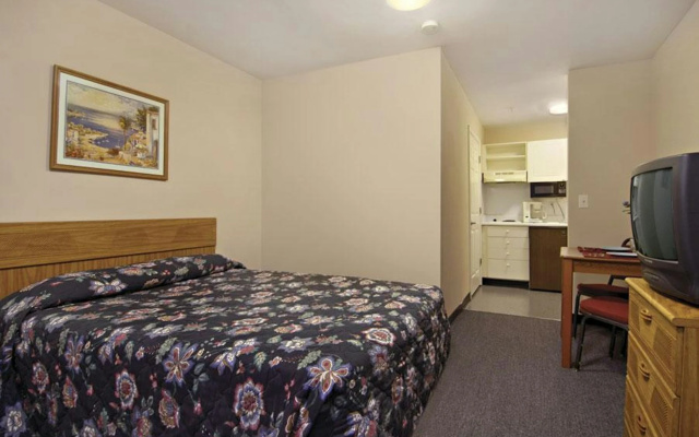 Budgetel Inn & Suites