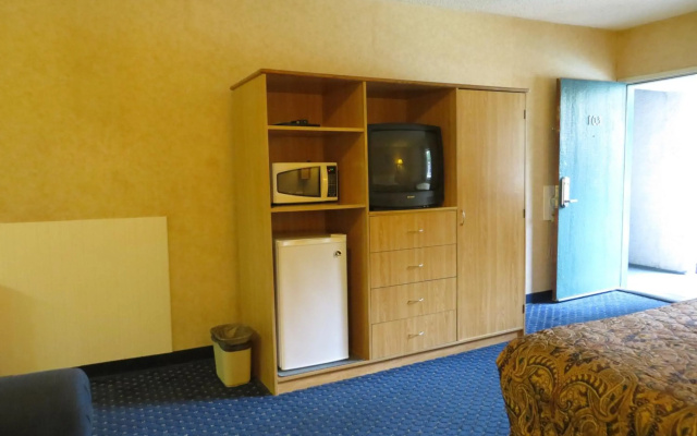 Days Inn by Wyndham Anaheim West
