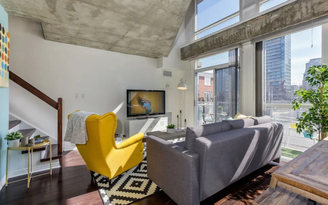 QuickStay - Sunlit Luxury Loft on King West