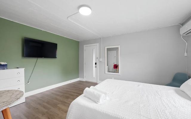 Chic City Retreat 93D