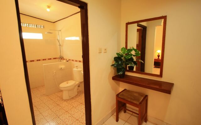 Lovina Beach Hotel