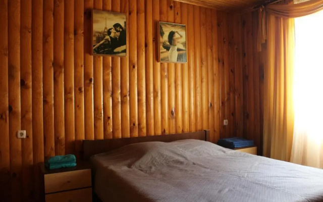 Hotel-complex Mizh Triokh Ozer