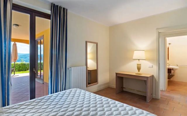 Spacious Apartment in Rancone With Lake View