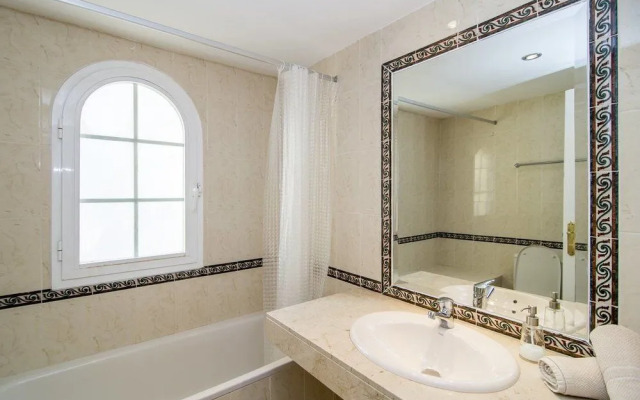 Apartment Señorío de Aloha - Roomservice