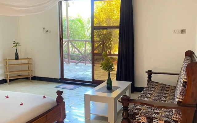 zanzllywood hotel and apartments