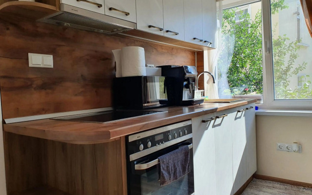 Malavi KI top center studio Ruse