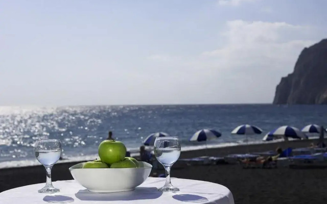 Santorini Reflexion Sea