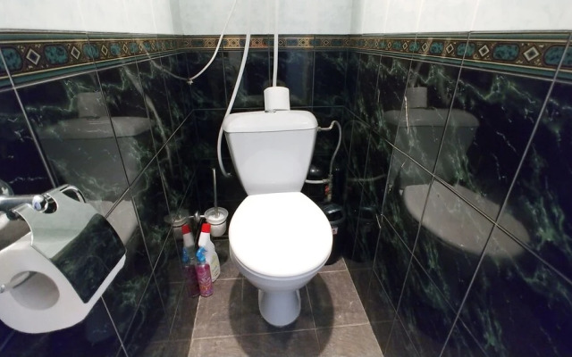 Two Bedrooms 5 Lesi Ukrainky Blvd Near Parus