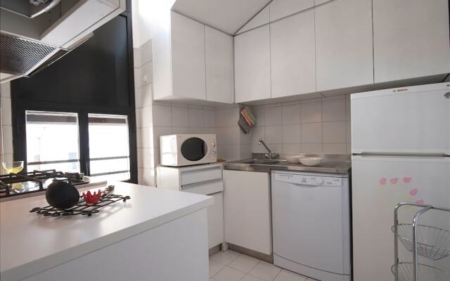 Beautiful 100sqm Flat, Close to San Babila