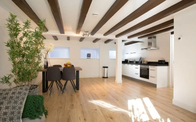 Canal Garden Apartment