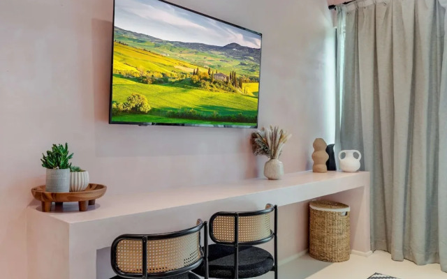 Artisan Studio- Breakfast Nook by Design District