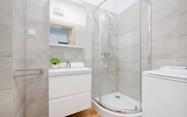 Studio With Parking in Wola by Renters