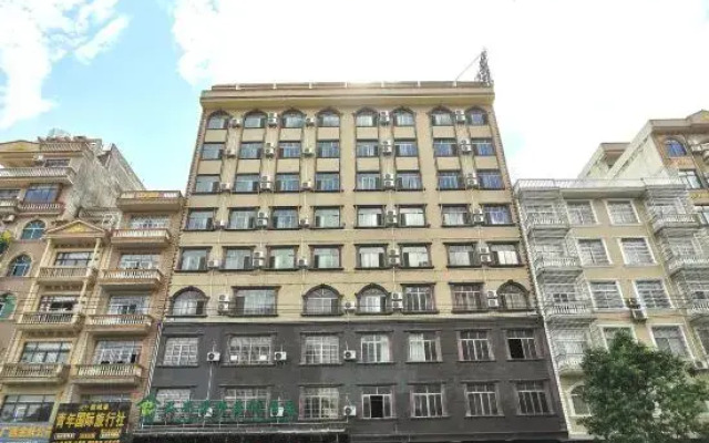 Pinshang Express Chain Hotel (Dongxing Guomen Port)