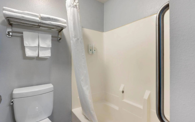 Quality Inn Chesterton near Indiana Dunes National Park I-94