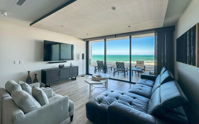 2BR Iconic Oceanfront Escape