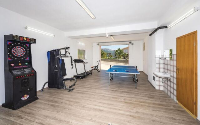 Nice Home in Kastel Kambelovac With Wifi and 4 Bedrooms