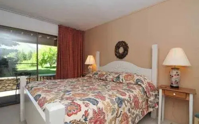 Snowcreek Condominiums Summer Pool with Sun Valley Amenities