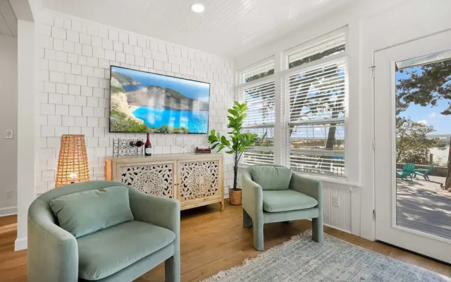 Waterfront Incredible Views Fire pit Renovated