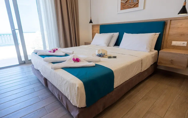 Cavos Bay Hotel and Studios
