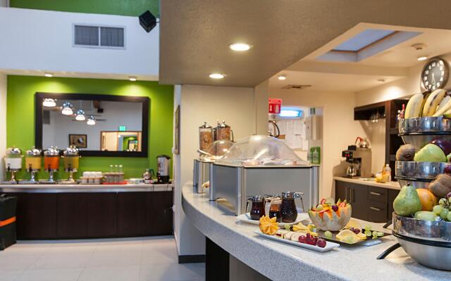 Holiday Inn & Suites Chihuahua Expo