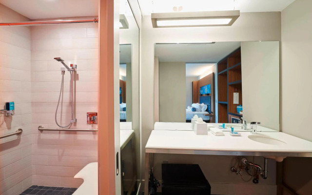 Aloft Cleveland Airport