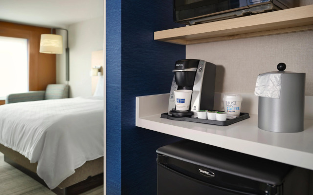 Holiday Inn Express & Suites Lockport by IHG