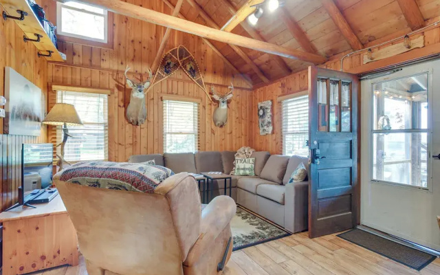 Cozy Wisconsin Getaway w/ Dock & Lake Access!