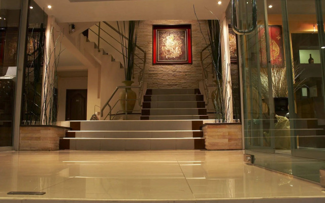 Отель Grand Pinnacle