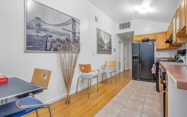 Racpanos Modern Stay on Forrest Street