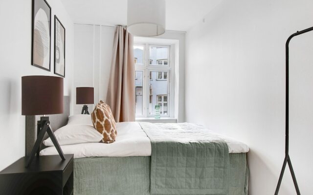 Sanders City - Pleasant 4-bdr Apt in the Capital