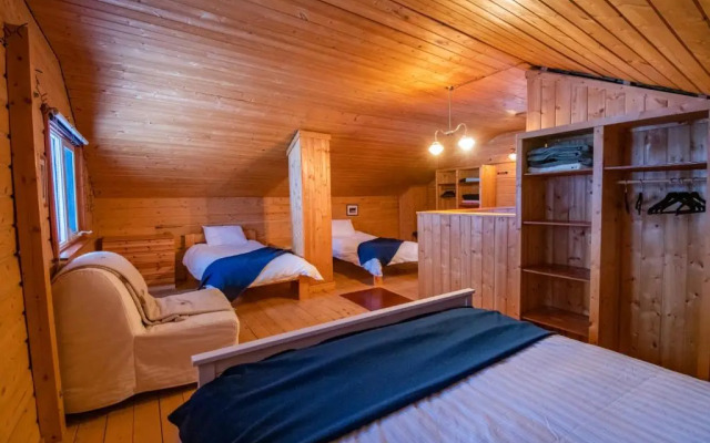 Little Atlin Lodge