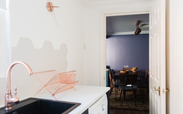 The Historic Gem - Sleek & Central 3BDR Maisonette