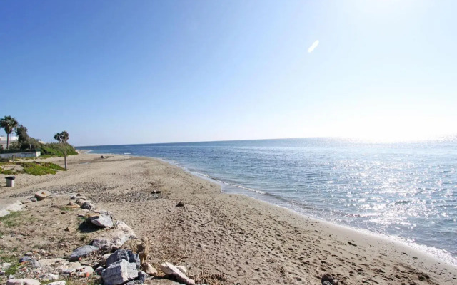 1100 Marbella Beachfront first line